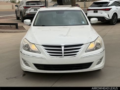 Used 2012 Hyundai Genesis 3.8 w/ Premium Pkg RWD image 9