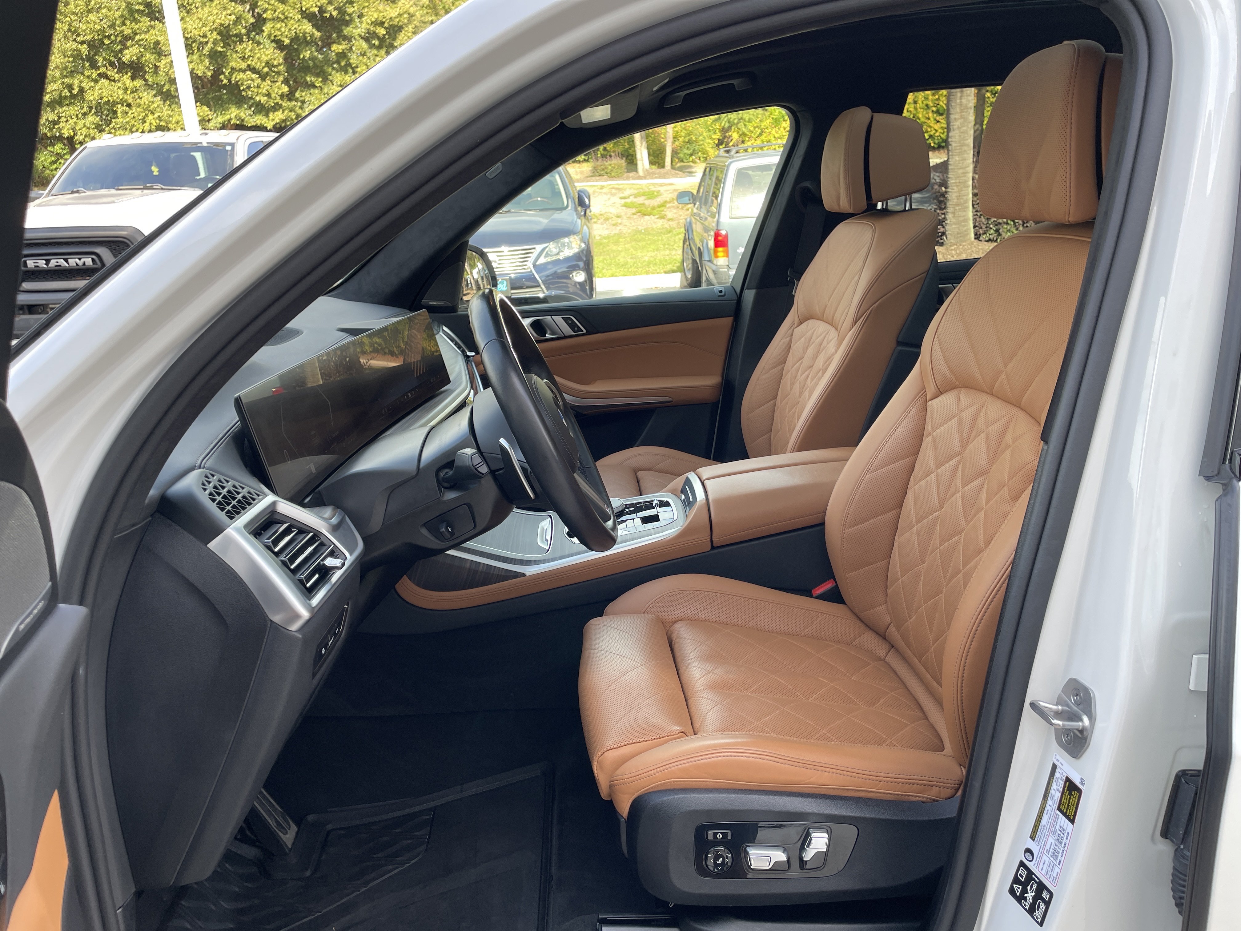 Used 2025 BMW X7 xDrive40i w/ M Sport Package AWD/4WD image 15