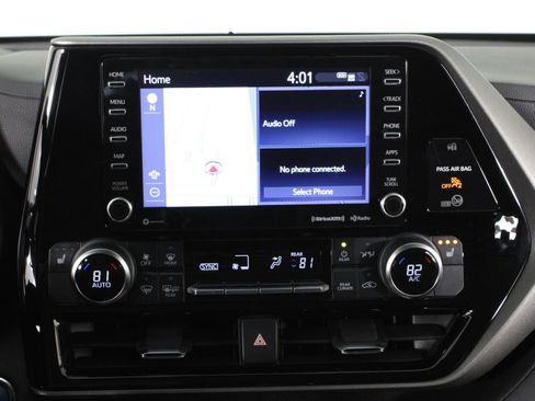 Used 2022 Toyota Highlander XLE image 8