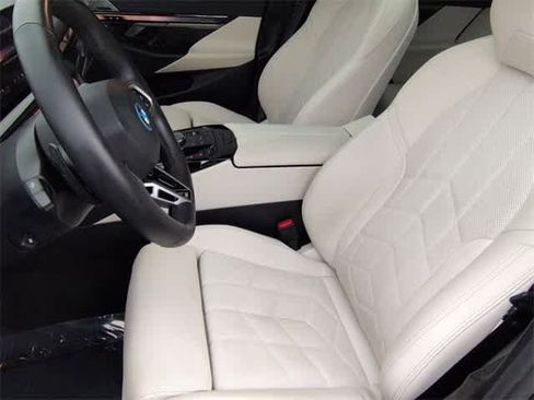 Used 2025 BMW i5 xDrive40 w/ M Sport Package image 16