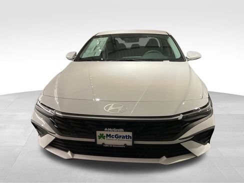 New 2026 Hyundai Elantra Hybrid FWD image 7
