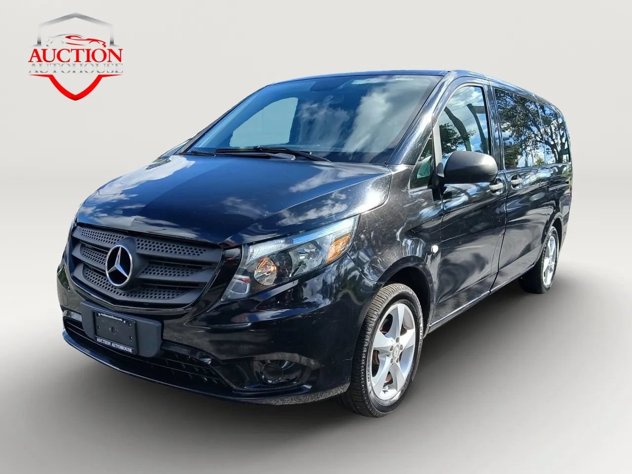 Used 2017 Mercedes-Benz Metris Passenger image 1