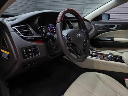 Used 2015 Kia K900 Premium w/ Interior Highline Package RWD image 11