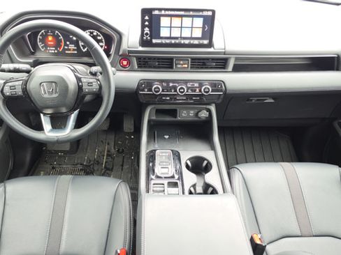 Used 2025 Honda Pilot Touring image 7