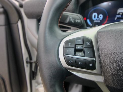 Used 2025 Ford Explorer Active AWD/4WD image 23