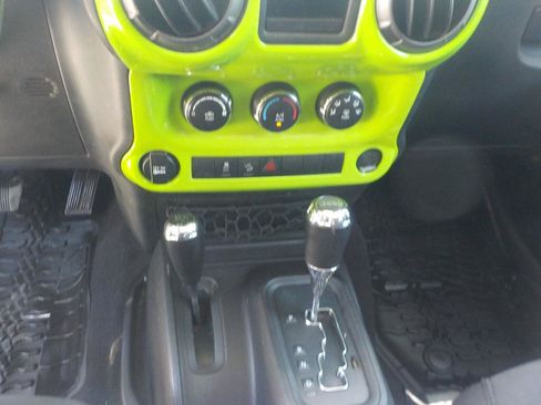 Used 2018 Jeep Wrangler Unlimited Sport AWD/4WD image 13