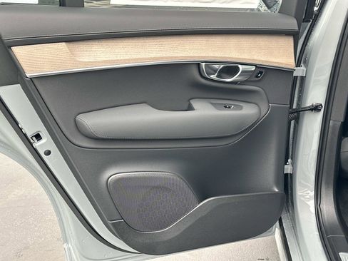 New 2026 Volvo XC90 B6 Plus image 16