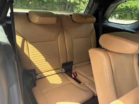 Used 2017 Land Rover Discovery HSE AWD/4WD image 18