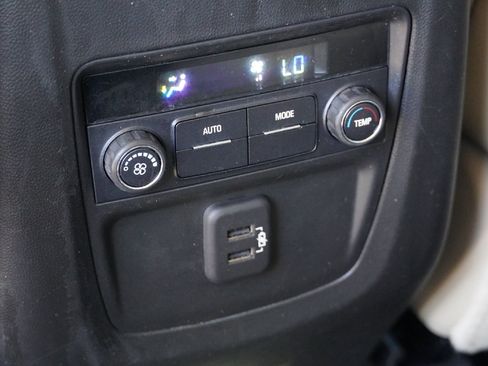 Used 2020 Buick Enclave Essence image 24