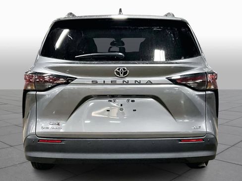 New 2026 Toyota Sienna XLE image 4
