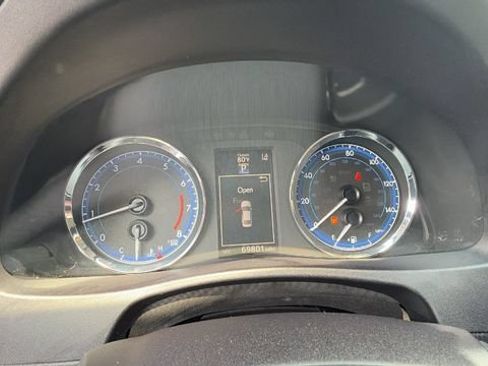 Used 2018 Toyota Corolla SE FWD image 22