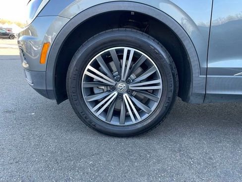 Used 2018 Volkswagen Tiguan SE w/ 18" Alloy Wheels Package AWD/4WD image 32