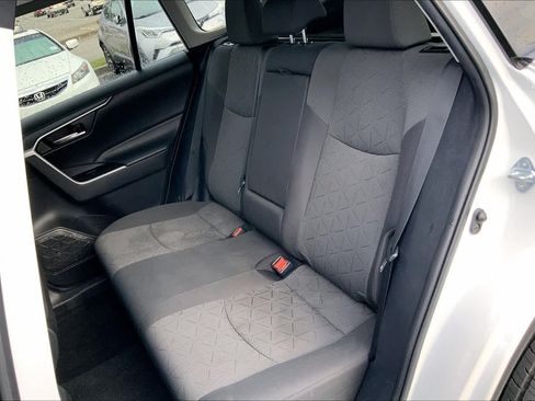 Used 2021 Toyota RAV4 XLE FWD image 20