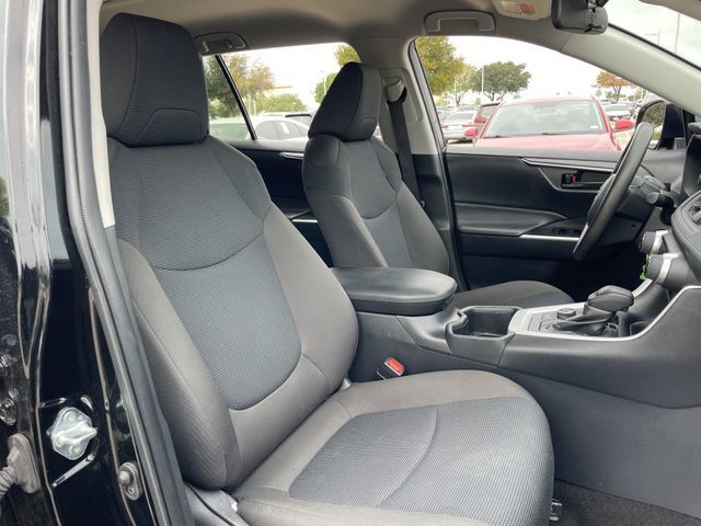 Used 2025 Toyota RAV4 LE AWD/4WD image 25