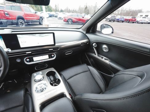 Used 2023 Genesis GV60 Advanced image 39