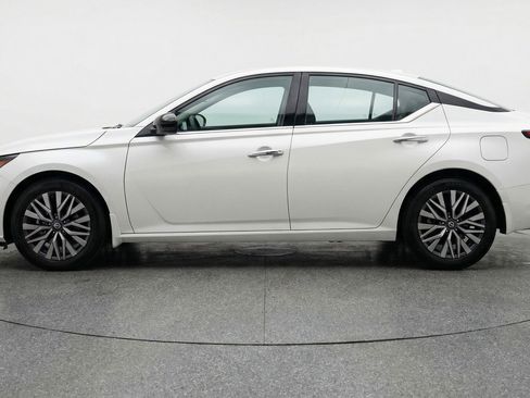 Used 2025 Nissan Altima 2.5 SV image 5
