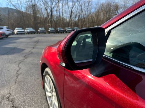 Used 2019 Toyota Camry LE image 10