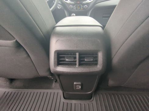 Used 2020 Chevrolet Equinox LT image 22