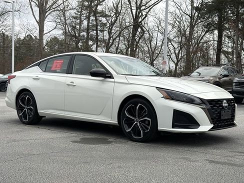 Certified 2024 Nissan Altima 2.5 SR FWD image 2