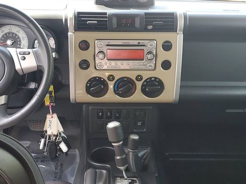 Used 2014 Toyota FJ Cruiser 4WD w/ Upgrade Package image 16