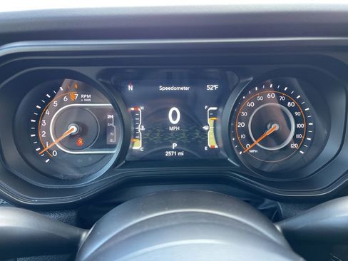 Used 2025 Jeep Gladiator Rubicon w/ Convenience Group image 9