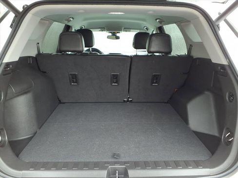 Used 2024 GMC Terrain SLT image 29