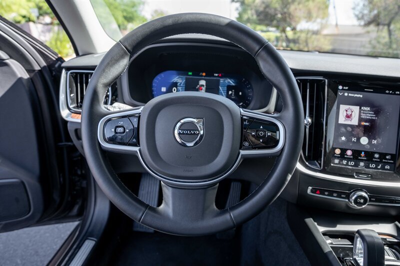 Used 2025 Volvo V60 B5 Cross Country Plus AWD/4WD image 12