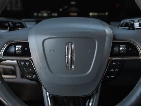 Used 2018 Lincoln Navigator L Select w/ Technology Package AWD/4WD image 32
