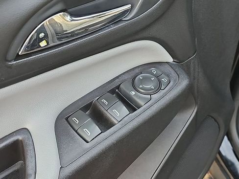 Used 2020 Chevrolet Equinox LS image 23