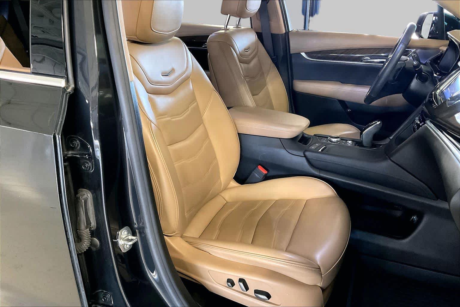 Used 2020 Cadillac XT6 Premium Luxury w/ Platinum Package FWD image 8