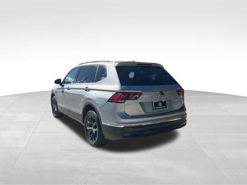 Used 2022 Volkswagen Tiguan SE image 3