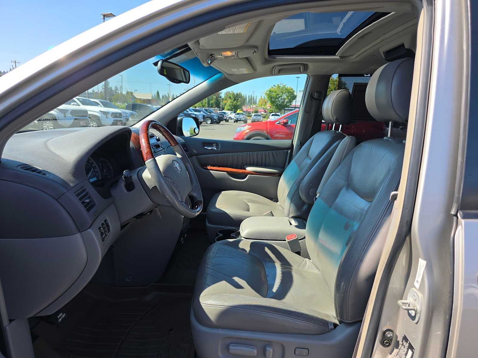 Used 2005 Toyota Sienna XLE Limited w/ XLE Limited Pkg 1 FWD image 24