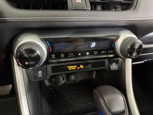 Used 2022 Toyota RAV4 XLE FWD image 15