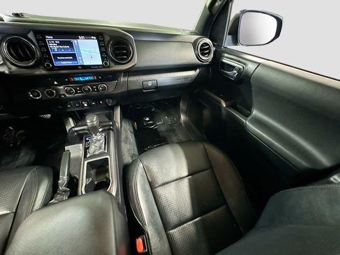 Used 2021 Toyota Tacoma TRD Off-Road w/ TRD Premium Off Road Package AWD/4WD image 16