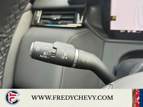 Used 2025 Land Rover Range Rover Velar Dynamic SE image 18