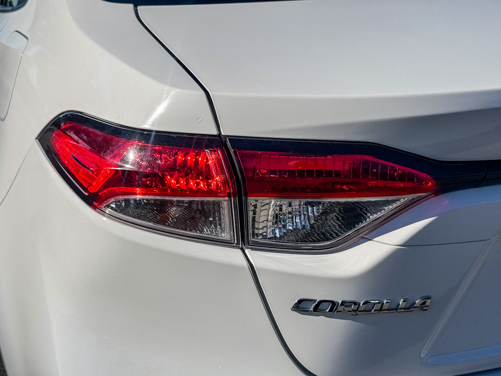 Used 2025 Toyota Corolla LE FWD image 9