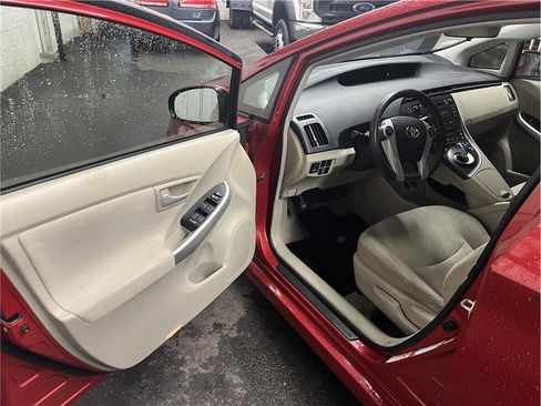 Used 2010 Toyota Prius Two image 11