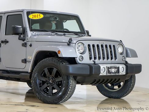 Used 2015 Jeep Wrangler Unlimited Sahara w/ Dual Top Group AWD/4WD image 2