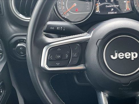 Used 2023 Jeep Gladiator Overland AWD/4WD image 12