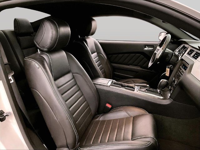 Used 2013 Ford Mustang GT Premium w/ Security Pkg RWD image 7