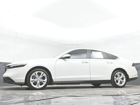 Used 2025 Honda Accord LX image 41