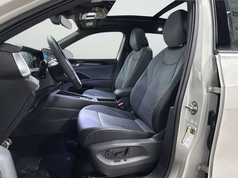 New 2026 Volkswagen Tiguan SE R-Line AWD/4WD image 16