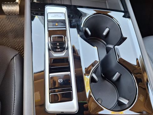 Used 2026 Volkswagen Atlas SE FWD image 18