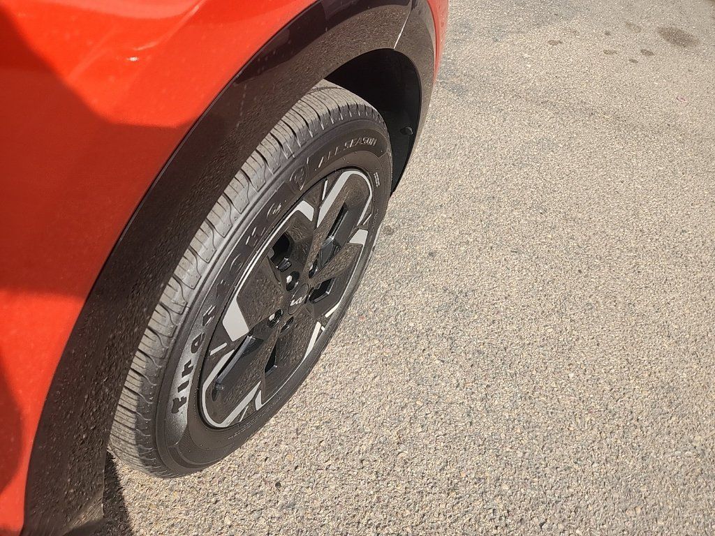 Certified 2023 Kia Niro Wave FWD image 16