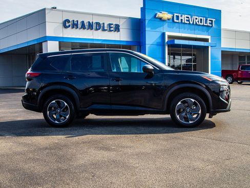 Used 2024 Nissan Rogue SV FWD image 8