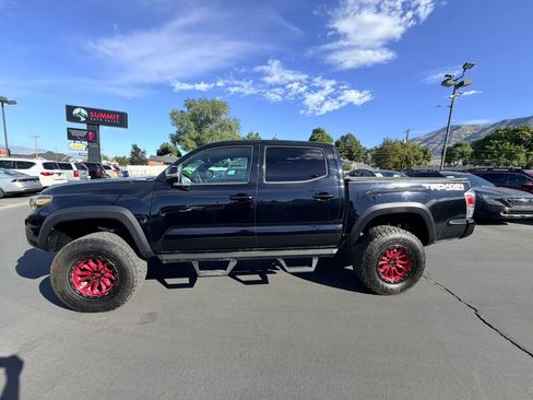 Used 2021 Toyota Tacoma TRD Off-Road w/ Technology Package AWD/4WD image 7