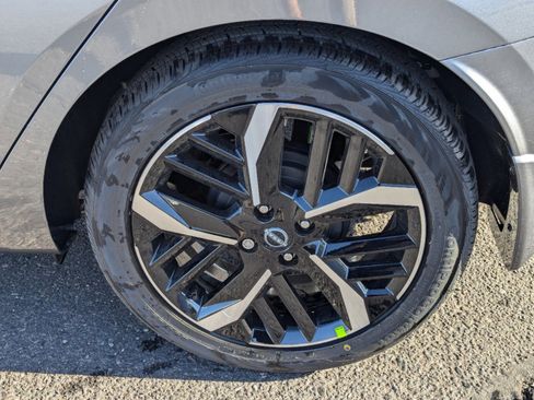 New 2025 Nissan Versa SR image 9