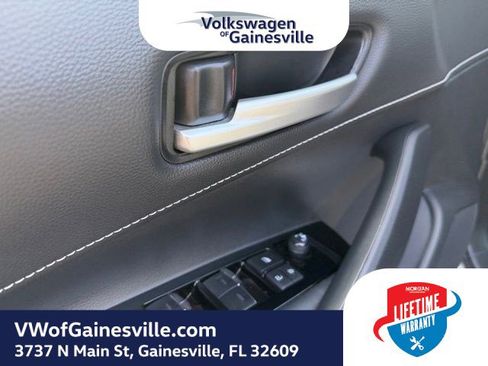 Used 2023 Toyota Corolla SE w/ SE Premium Package image 17