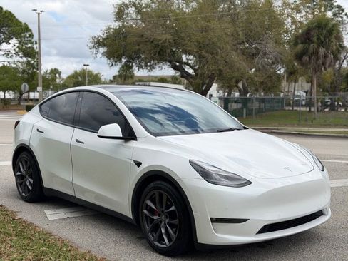 Used 2021 Tesla Model Y Performance image 7