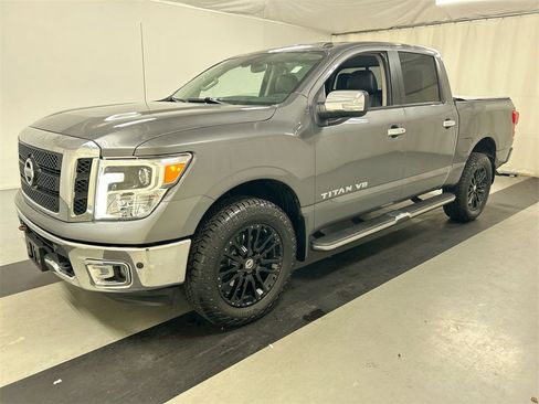 Certified 2019 Nissan Titan SL image 5